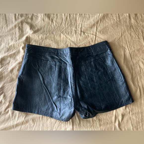 Converse Leather Mini Short - Picture 8 of 9